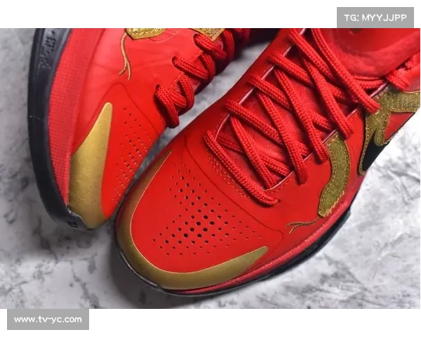 Topps与NBA旗舰店合作，金色店徽庆篮球系列回归